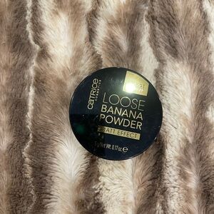Catrice Loose Banana Powder Matte Effect in Yellow Matt